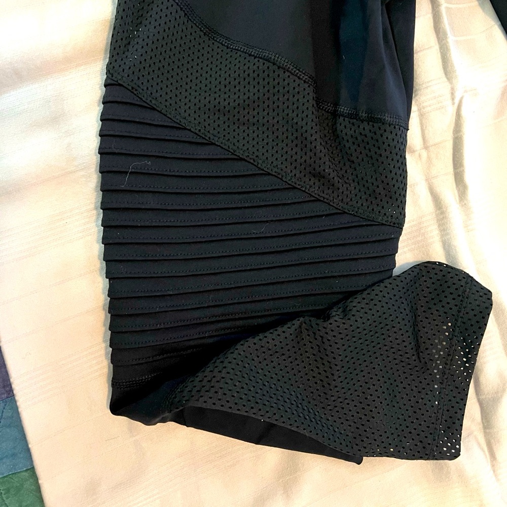 Betsey Johnson Leggings Sz L - Never worn